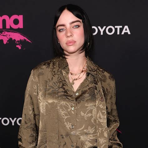 hot billie eilish photos|Billie Eilish Cheekily Responds to Bikini Photo Showing Chest。